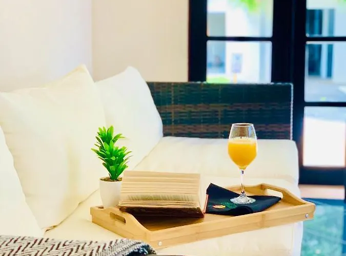 Hotel Mango Airport Santiago Este