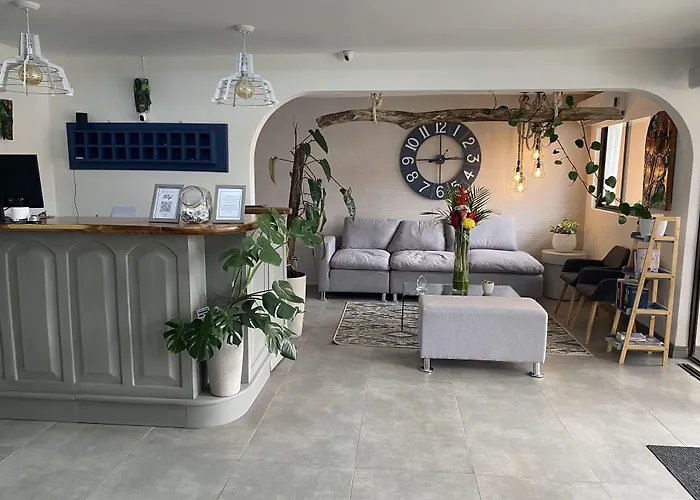 Berlor Airport Inn Santiago Este